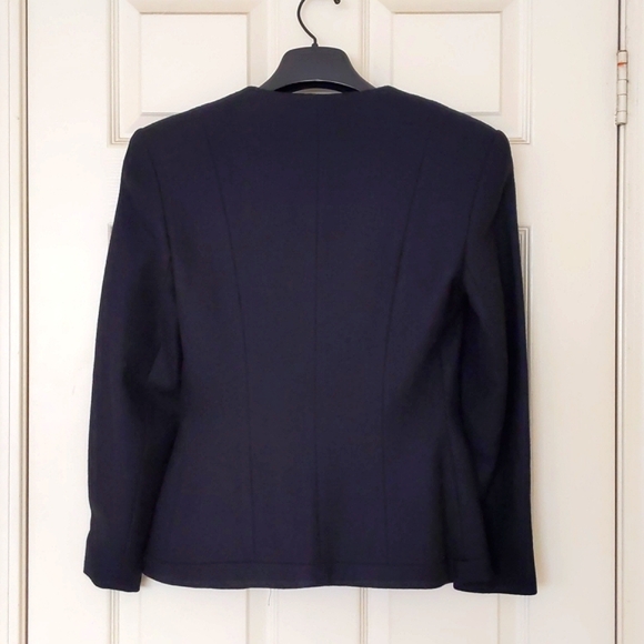 NWT. Woman's Full lined 100% wool blazer and skirt matching set. - Picture 2 of 8